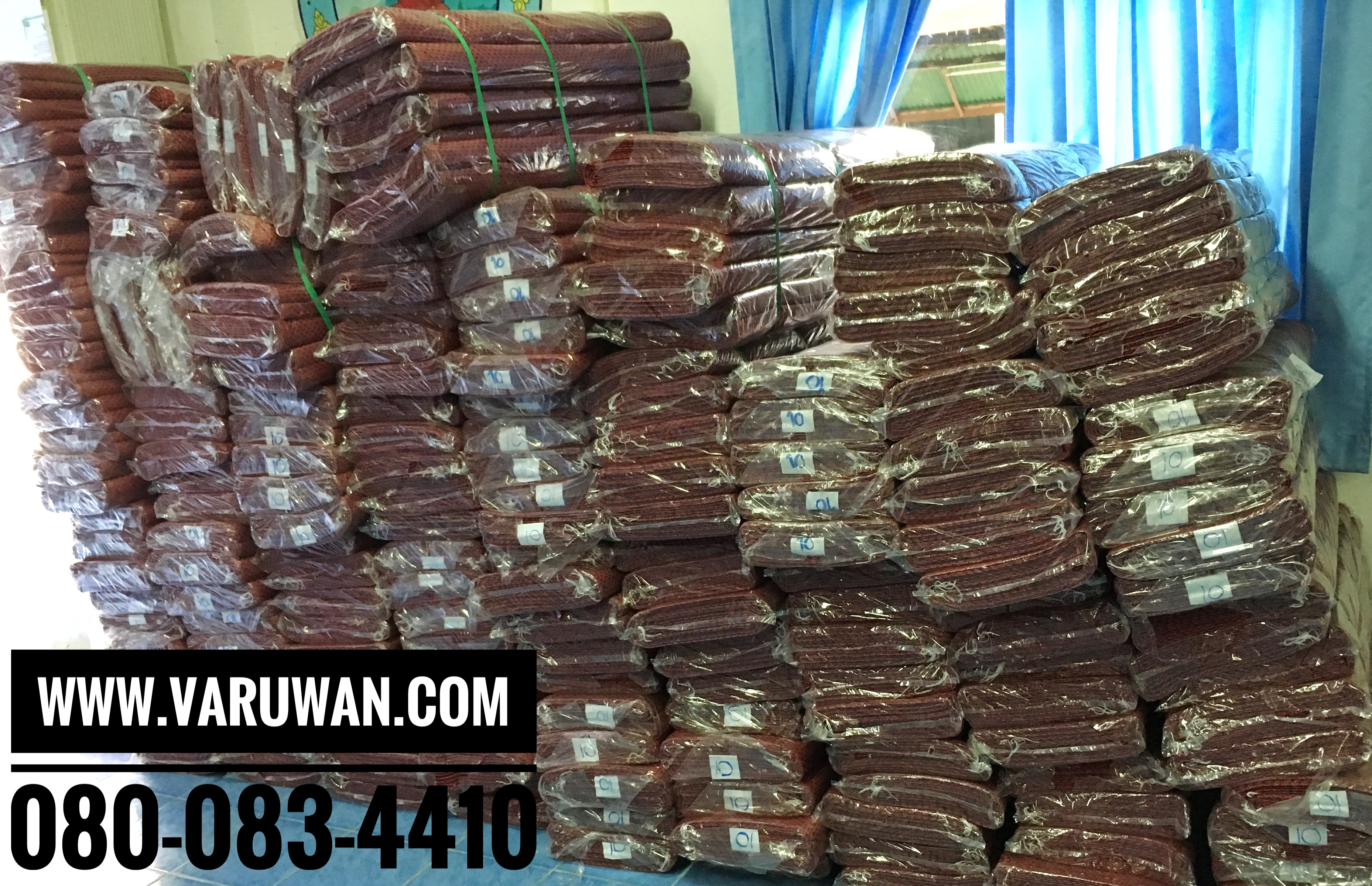 เสื่อพลาสติกแดงดำ