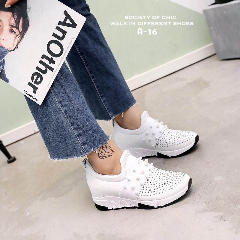 รองเท้าผ้าใบทรงสวมแต่งคริสตัล (สีขาว)