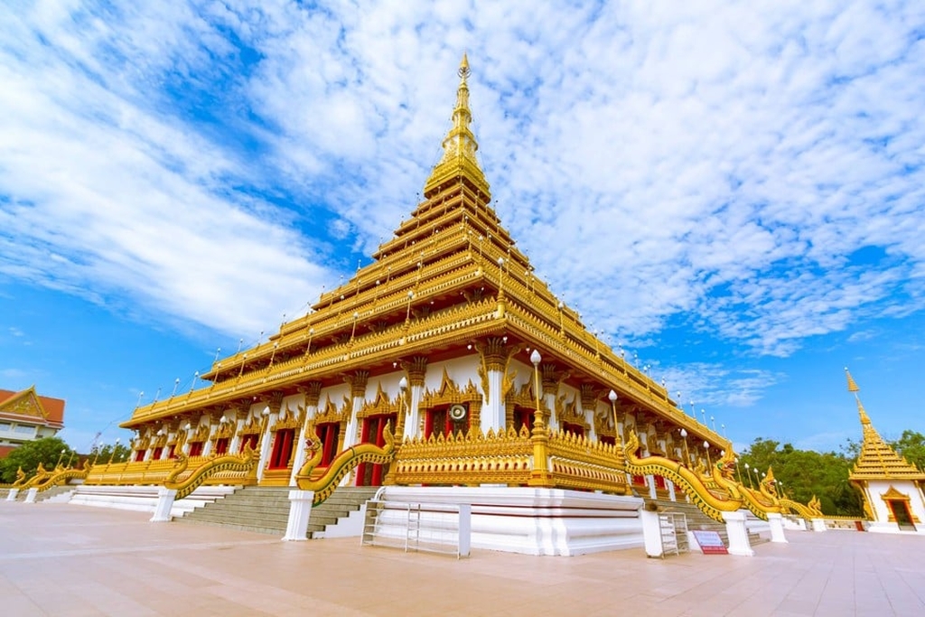 ขายโรงแรม 3 ดาว ขนาด 76 ห้อง ใจกลางเมืองขอนแก่น ใกล้บึงแก่นนคร