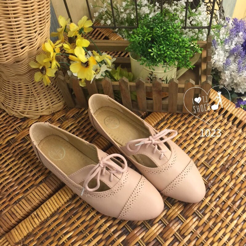 พร้อมส่ง : รองเท้า Oxford ฉลุลาย (สีชมพูนู๊ด)