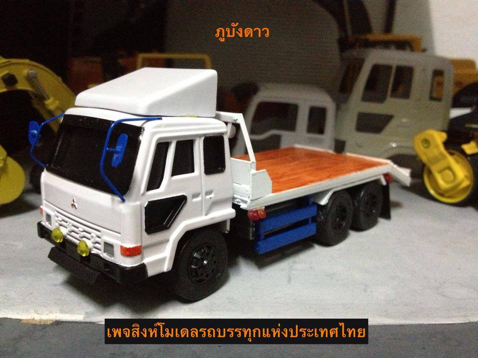 โมเดลรถบรรทุกเทรนเลอร์ย้ายรถขุด 1/48