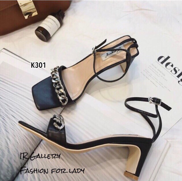 รองเท้ารัดข้อ Style Givenchy (สีดำ)