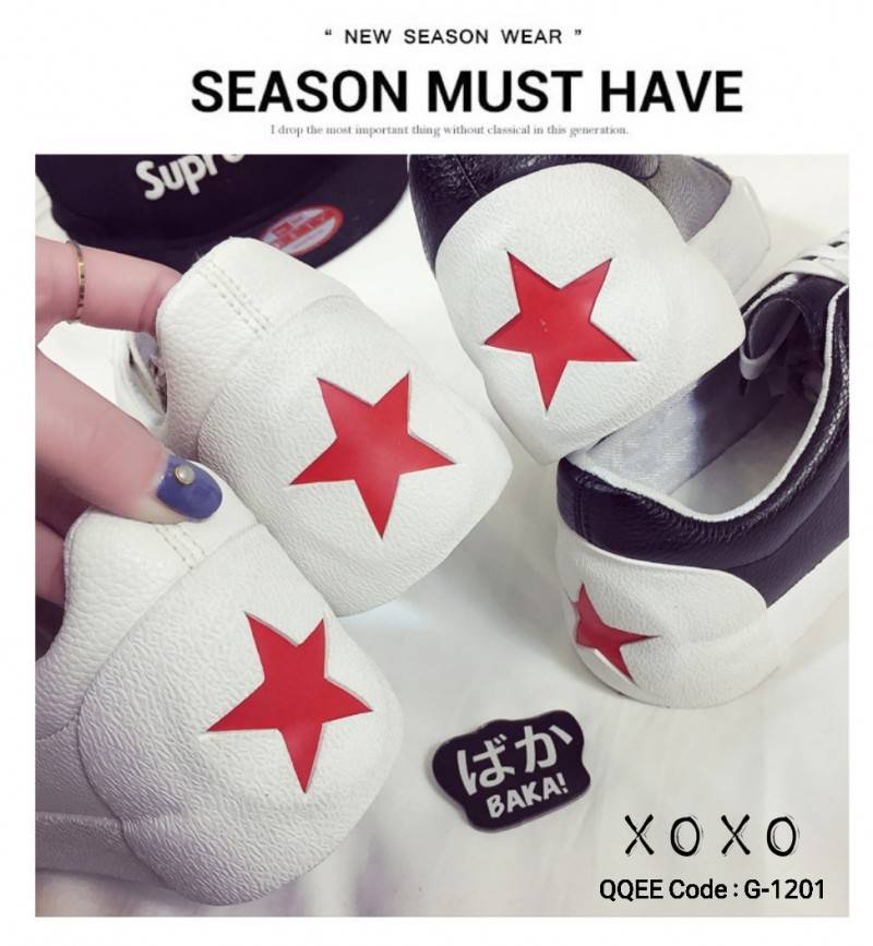 รองเท้าผ้าใบแต่งลายดาวหลัง (สีดำ)