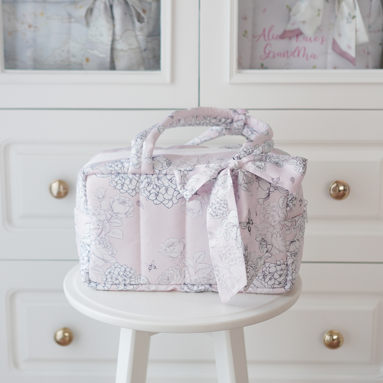 Fluffy Bowling Bag กระเป๋านุ่มนิ่ม ทรง Bowling แบบพร้อมส่ง ลาย Butterfly Vintage - Pink