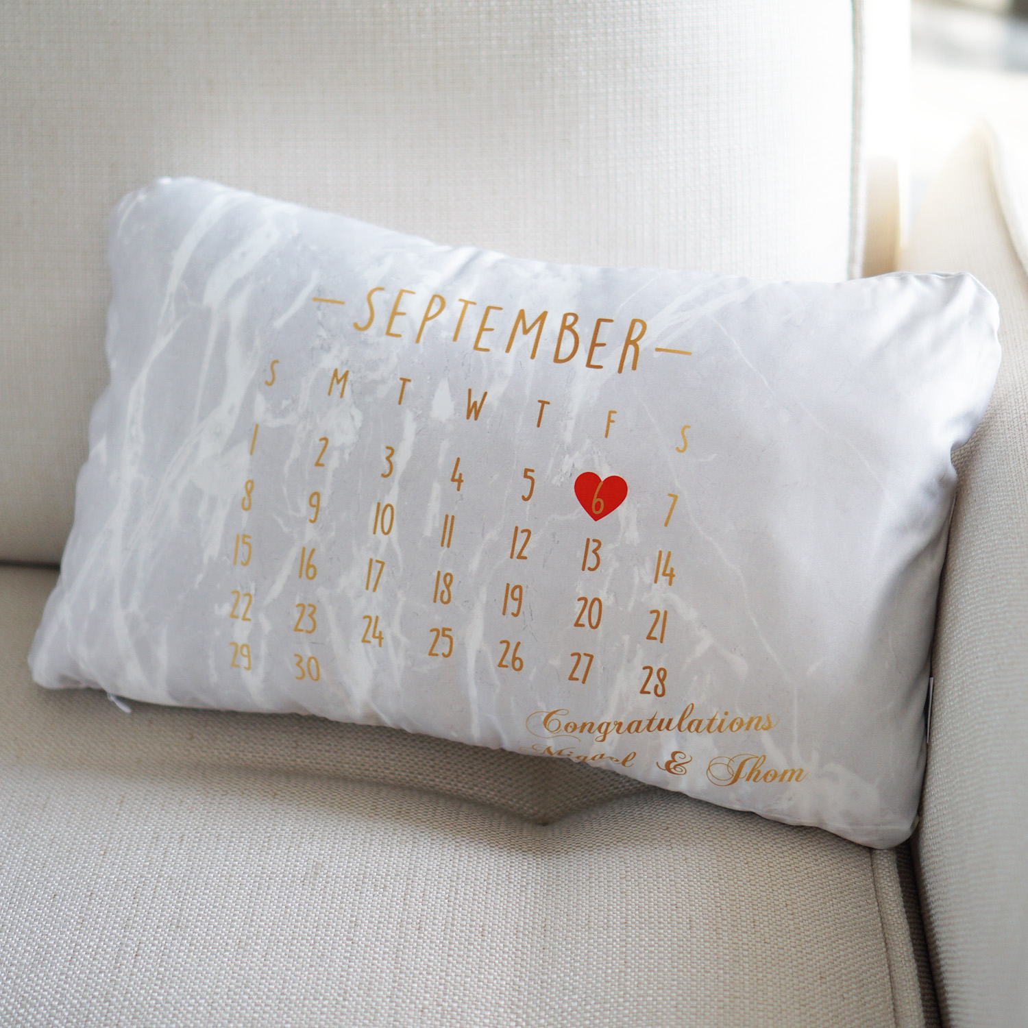 หมอนอิงทรงสี่เหลี่ยมยาว Grey Marble - Calendar - Gold