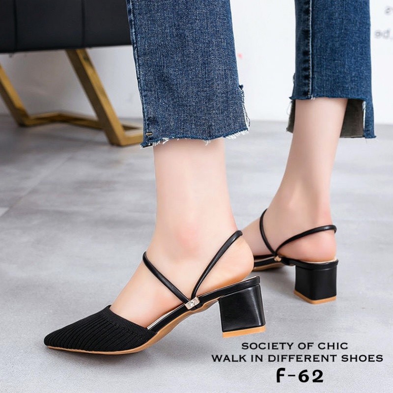 รองเท้าส้นเตี้ยสไตล์ Maxi (สีดำ)