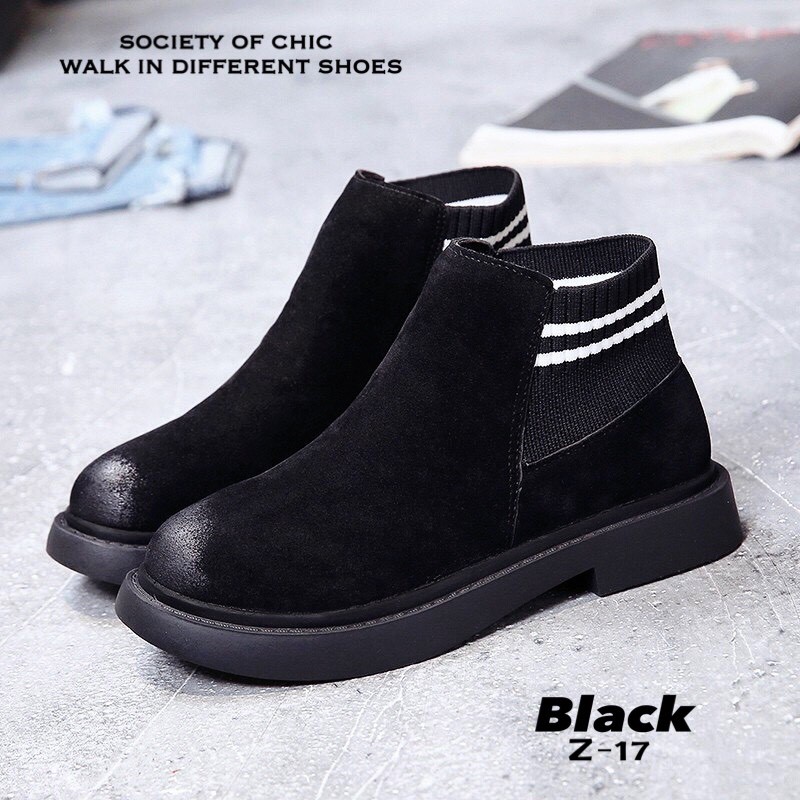 รองเท้าผ้าใบหนังกลับทรงถุงเท้า (สีดำ)