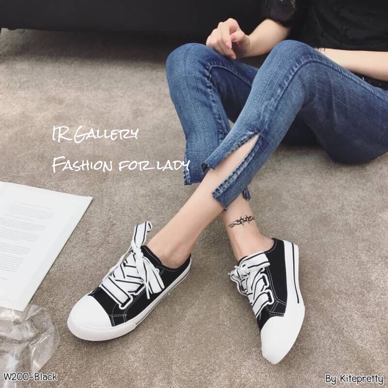 รองเท้าผ้าใบเปิดส้นแต่งสีทูโทน (สีดำ)