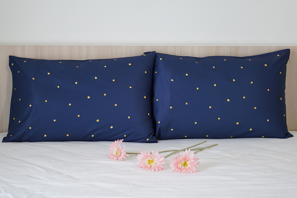 ปลอกหมอนหนุนคู่ พิมพ์ลายเต็มผืน Water Colour dot - Navy