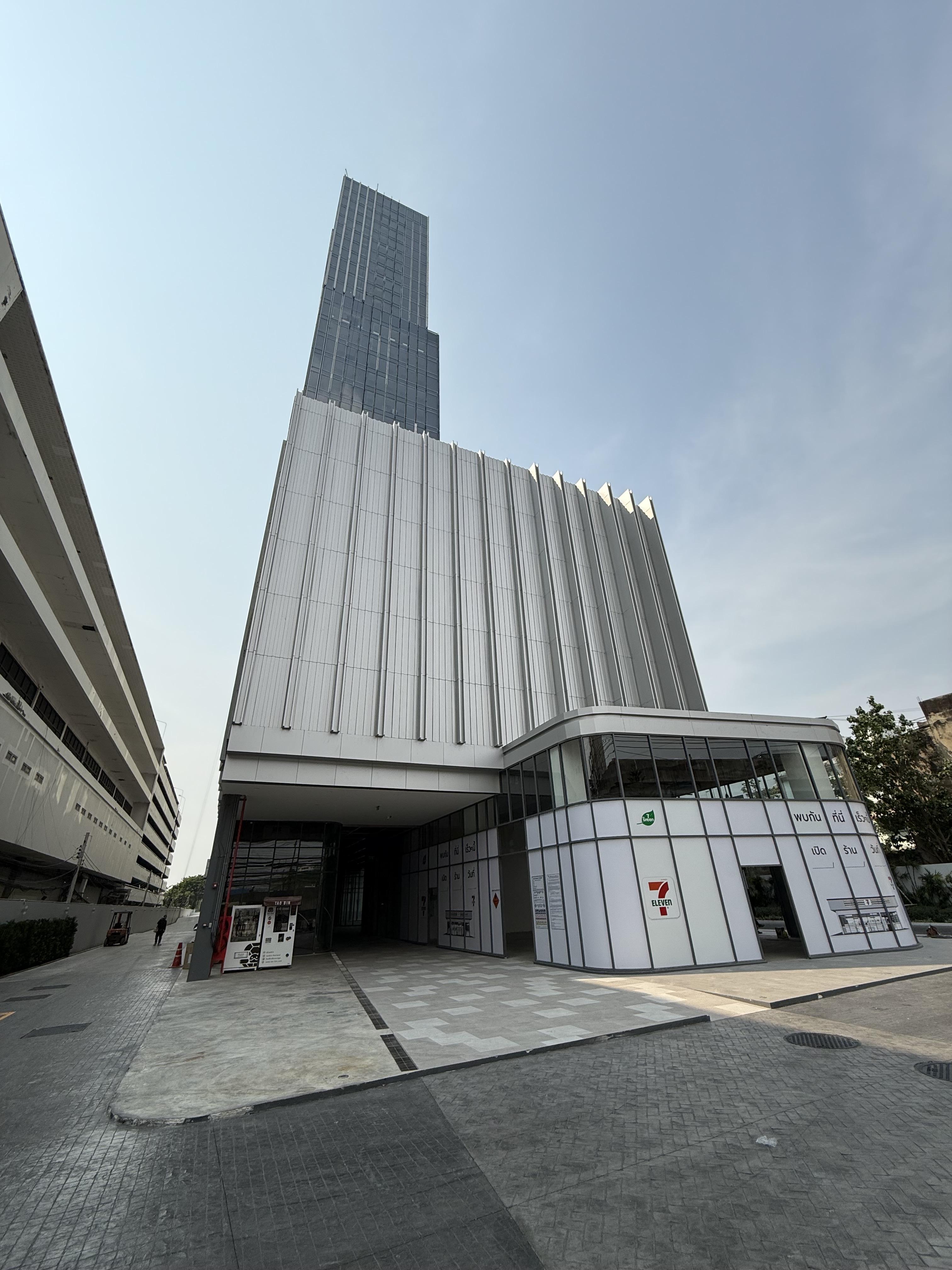 อาคารรามคำแหง ฮิลล์ ( Ramkhamhaeng Hills ) สำนักงานให้เช่าติดถนนรามคำแหง ใกล้รถไฟฟ้า MRT สายสีส้ม สถานีรามคำแหง 12 เพียง 100 ม.