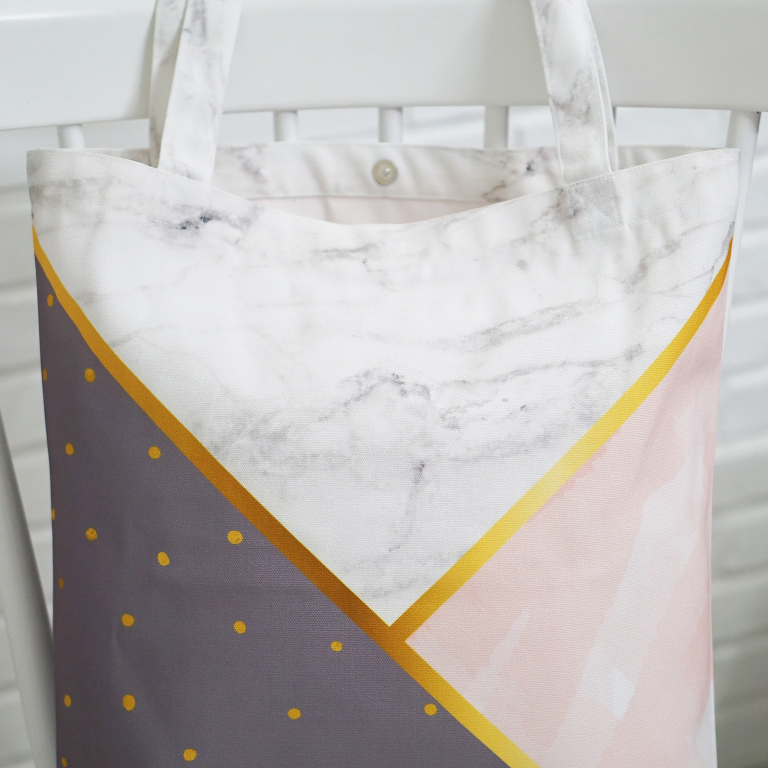 กระเป๋าผ้าแคนวาสพร้อมส่ง ลาย Marble - Triangle