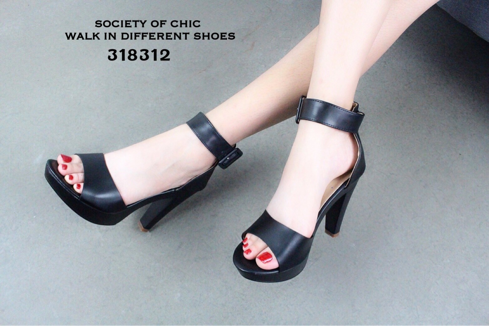 รองเท้าส้นสูงรัดข้อแต่งเข็มขัด (สีเทา)