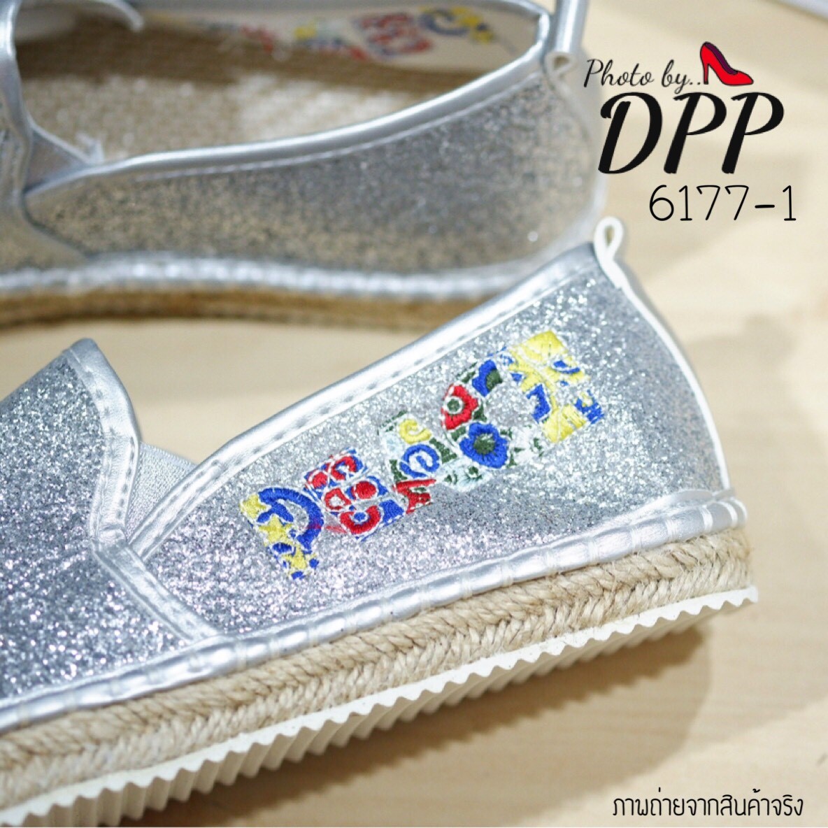 รองเท้าคัทชูสวมกากเพชรลายสมอ (สีทอง)