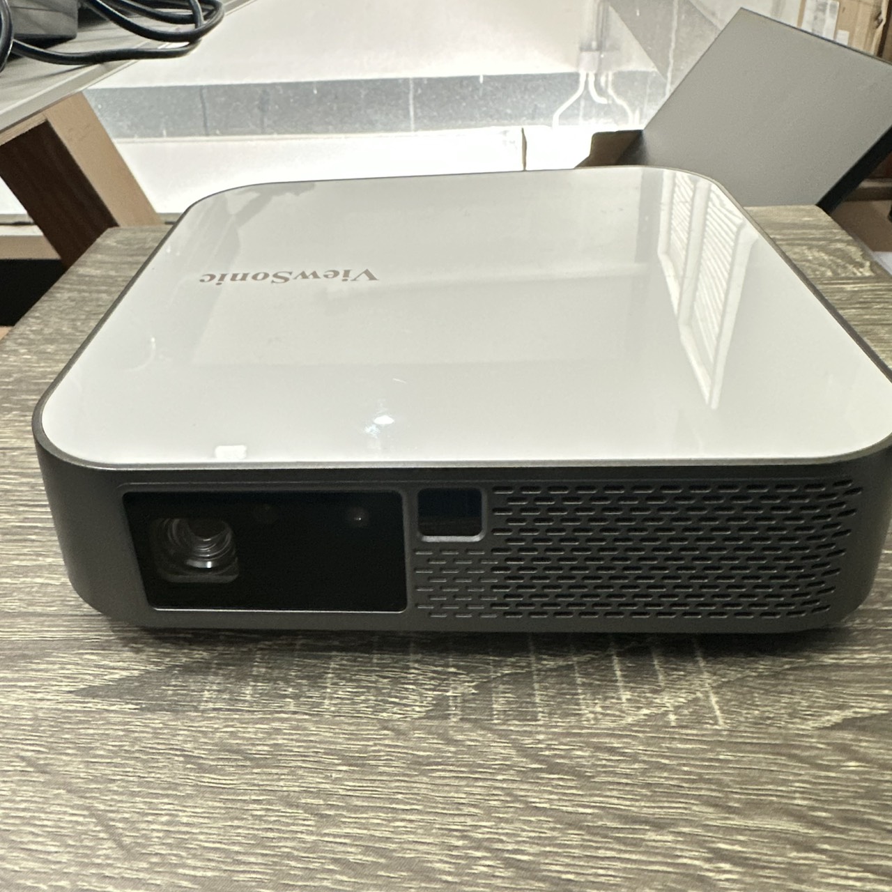 โปรเจคเตอร์สำหรับพกพา Viewsonie M2e + Adapter + Remote