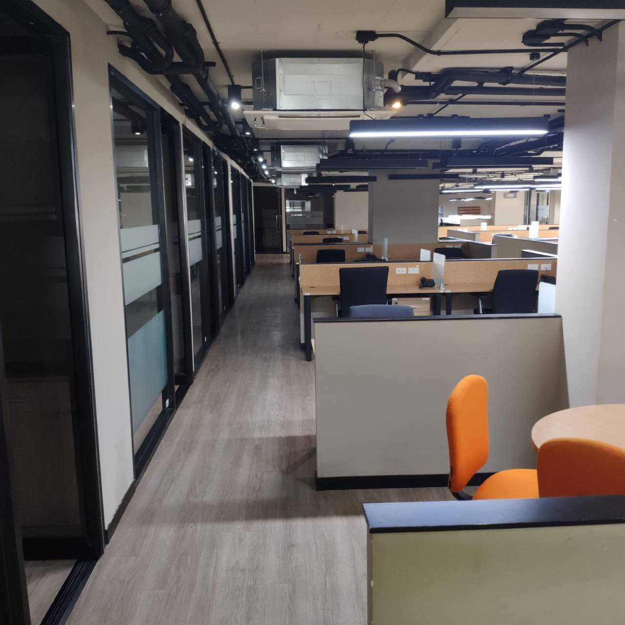 ไอทีเอฟ สีลม พาเลส (ITF-Silom Palace) สำนักงานให้เช่าย่านสีลม ศูนย์กลางธุรกิจ(CBD)ของกรุงเทพฯ ใกล้สถานีรถไฟฟ้า BTS ช่องนนทรี เพียง 350 ม.