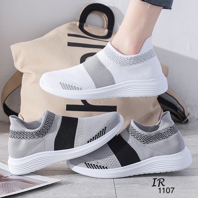 รองเท้าผ้าใบสวมผ้าทอสไตล์ Sport (สีขาว)