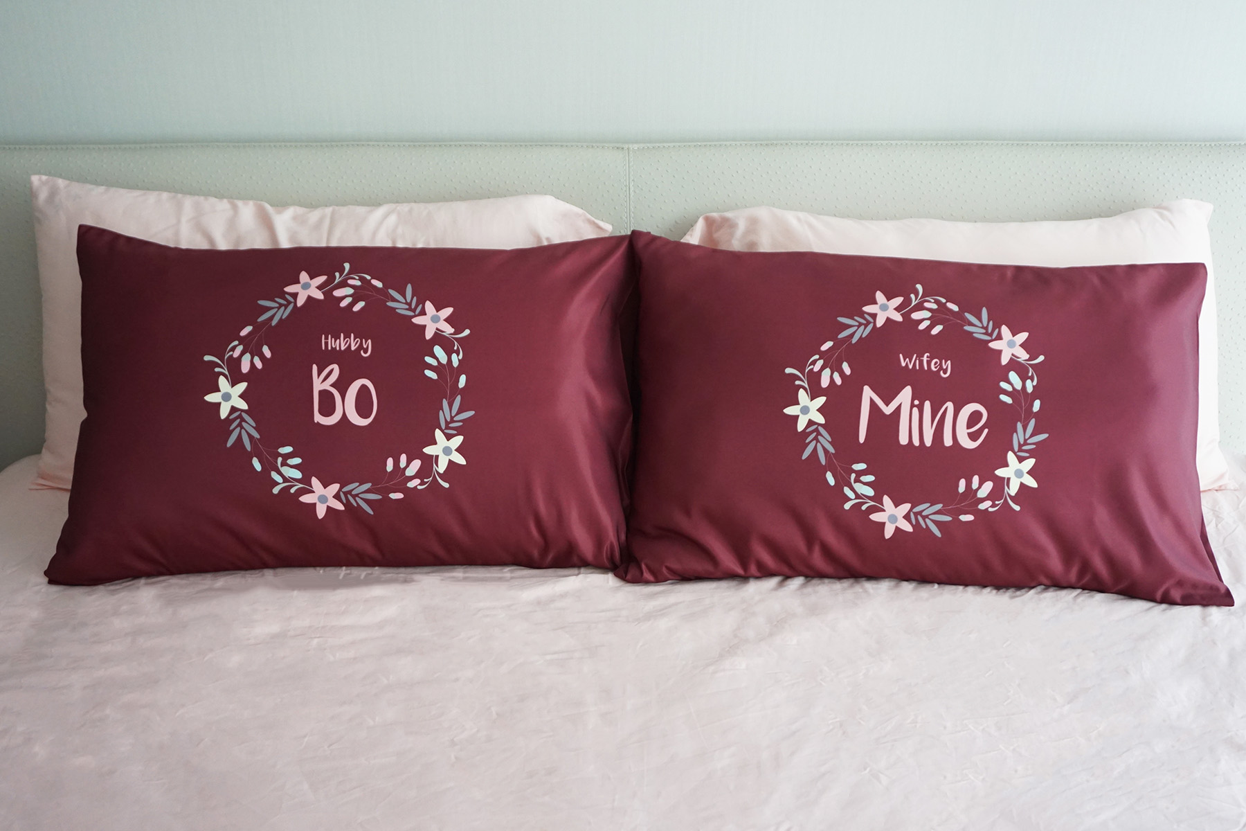 ปลอกหมอนหนุนคู่ พิมพ์ลายเต็มผืน Burgundy - Floral Frame - Beige