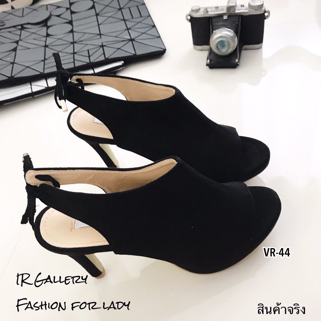 รองเท้าส้นสูงเปิดส้นแต่งสายรัด (สีครีม)