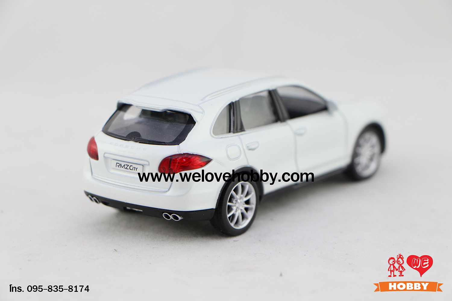 โมเดลรถซุปเปอร์ คาร์ Porsche Cayenne Turbo S สีขาว Scale 1:32