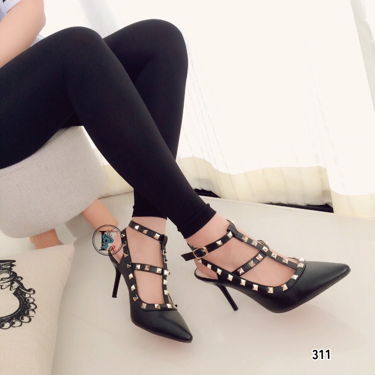 รองเท้า Valentino หนังเหลือบมุก (สีทอง)