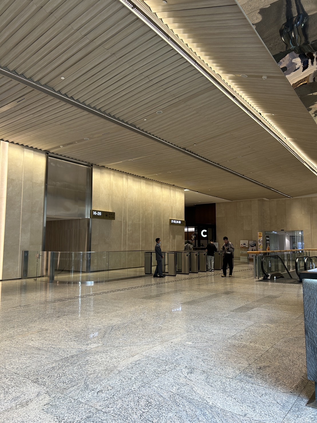 อาคารเซ็นทรัลเวิลด์ ออฟฟิศเศส (CentralwOrld Offices) สำนักงานให้เช่าใจกลางกรุงเทพฯ ติดห้างเซ็นทรัลเวิลด์ ราชดำริ ราชประสงค์ ปทุมวัน