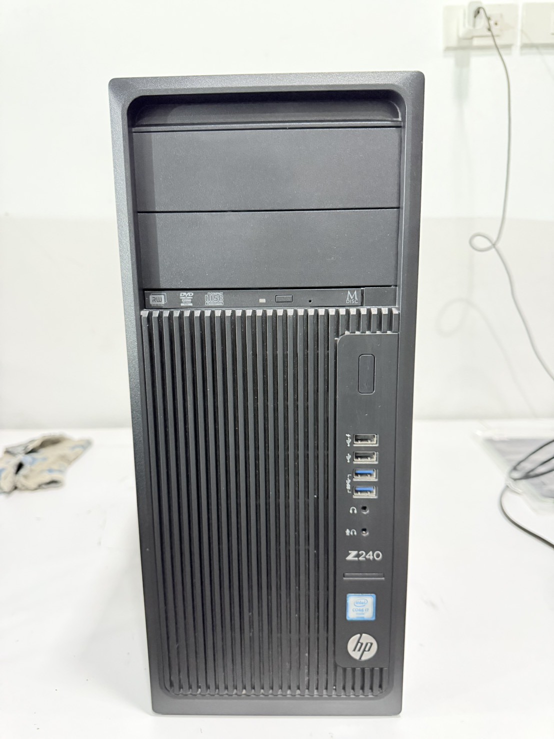 คอมพิวเตอร์ HP Z240 Workstation (i7-6700/4GB*2/SSD 240GB/K420 2GB)