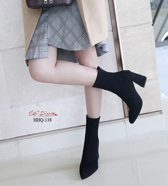 รองเท้าบูทส้นตันหุ้มข้อสูง