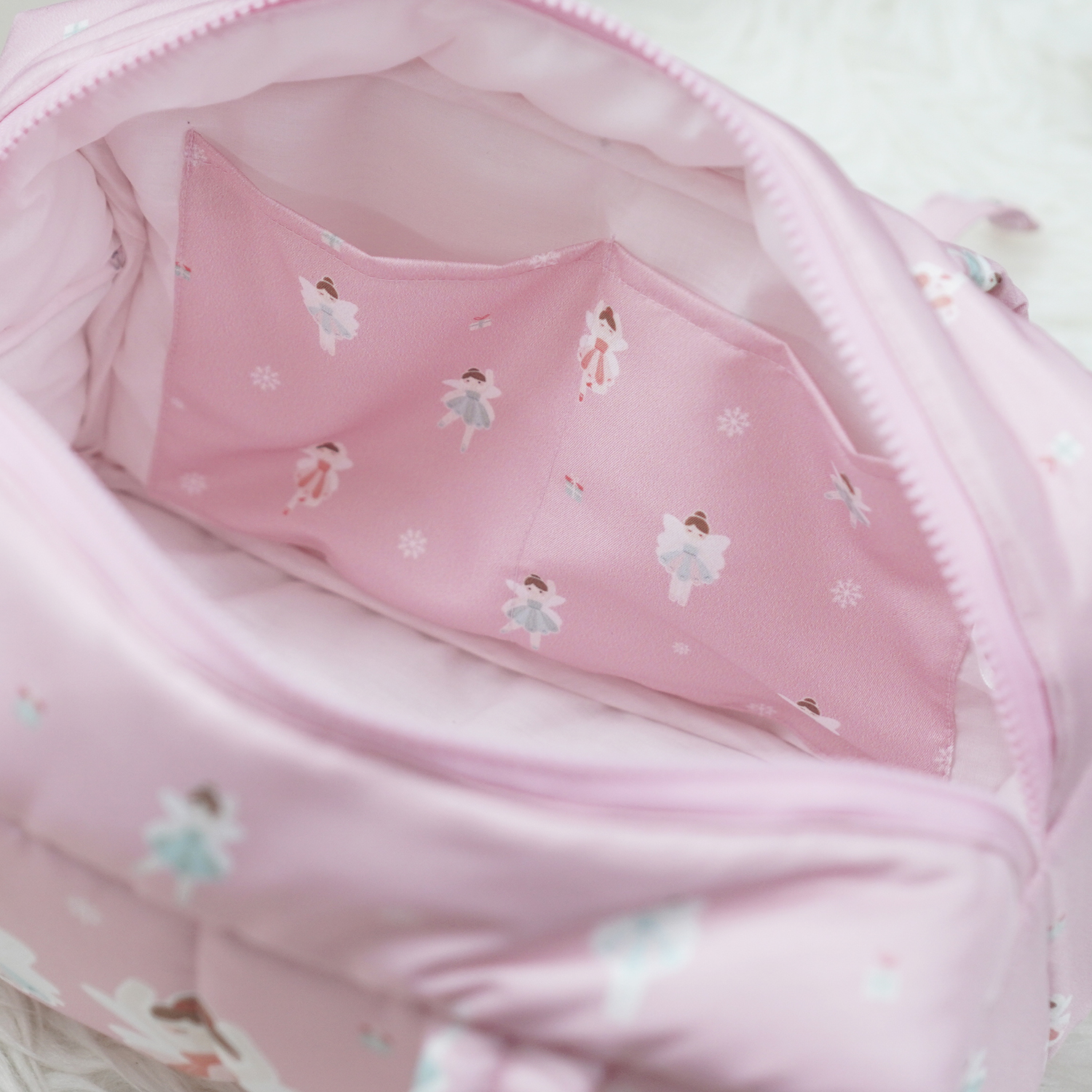 Fluffy Bowling Bag กระเป๋านุ่มนิ่ม ทรง Bowling แบบพร้อมส่ง ลาย Sugar Plum Fairy - Pink