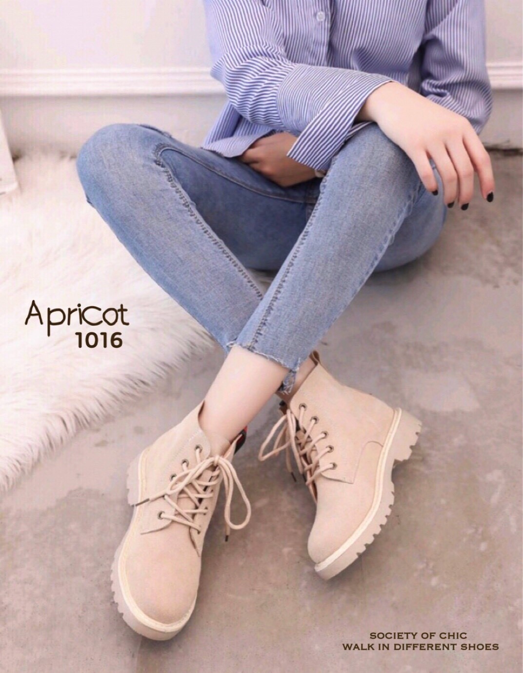 รองเท้าผ้าใบหุ้มข้อแต่งแถบผ้า (สีครีม)