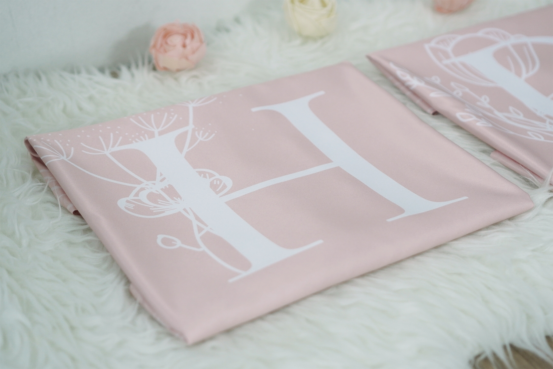 ปลอกหมอนหนุนคู่ พิมพ์ลายเต็มผืน Botanical - Light Pink