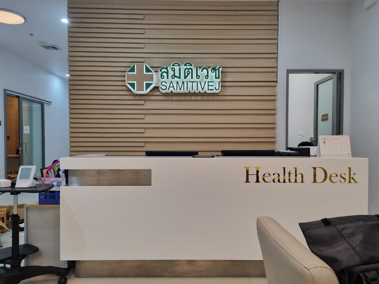 ป้ายพลาสวูด+ไฟออกหลัง สมิติเวช