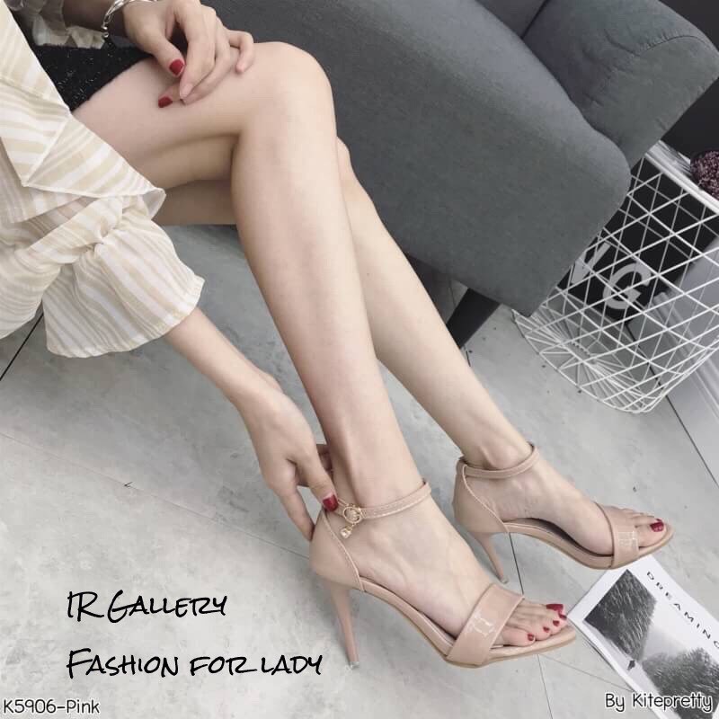 รองเท้าส้นสูงหนังแก้วแต่งสายรัด (สีครีม)