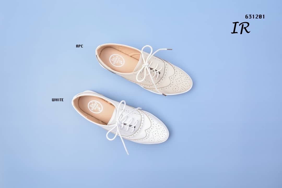 รองเท้าผ้าใบสไตล์ Oxfordฉลุลาย (สีนู้ด)
