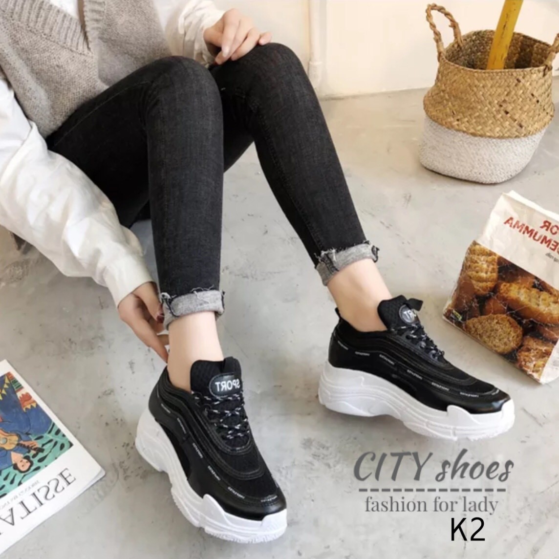 รองเท้าผ้าใบแฟชั่นทรง Sport แต่งลาย (สีขาว)