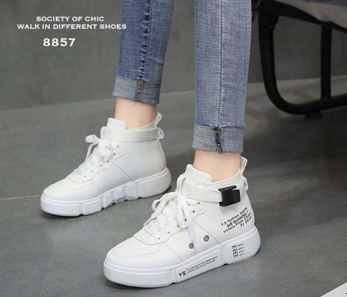 รองเท้าผ้าใบแต่งสายรัดสไตล์เกาหลี (สีดำ)