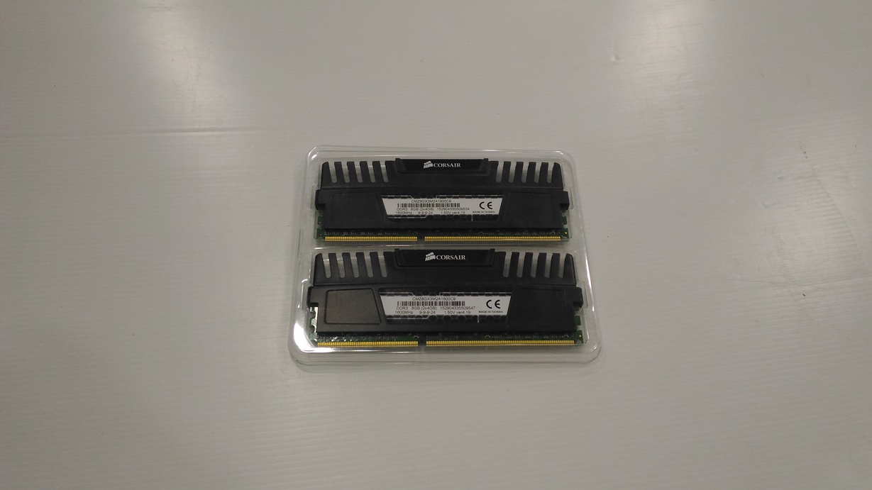 8GB. Corsair Vengeance DDR3 (4GBx2) Black Twin