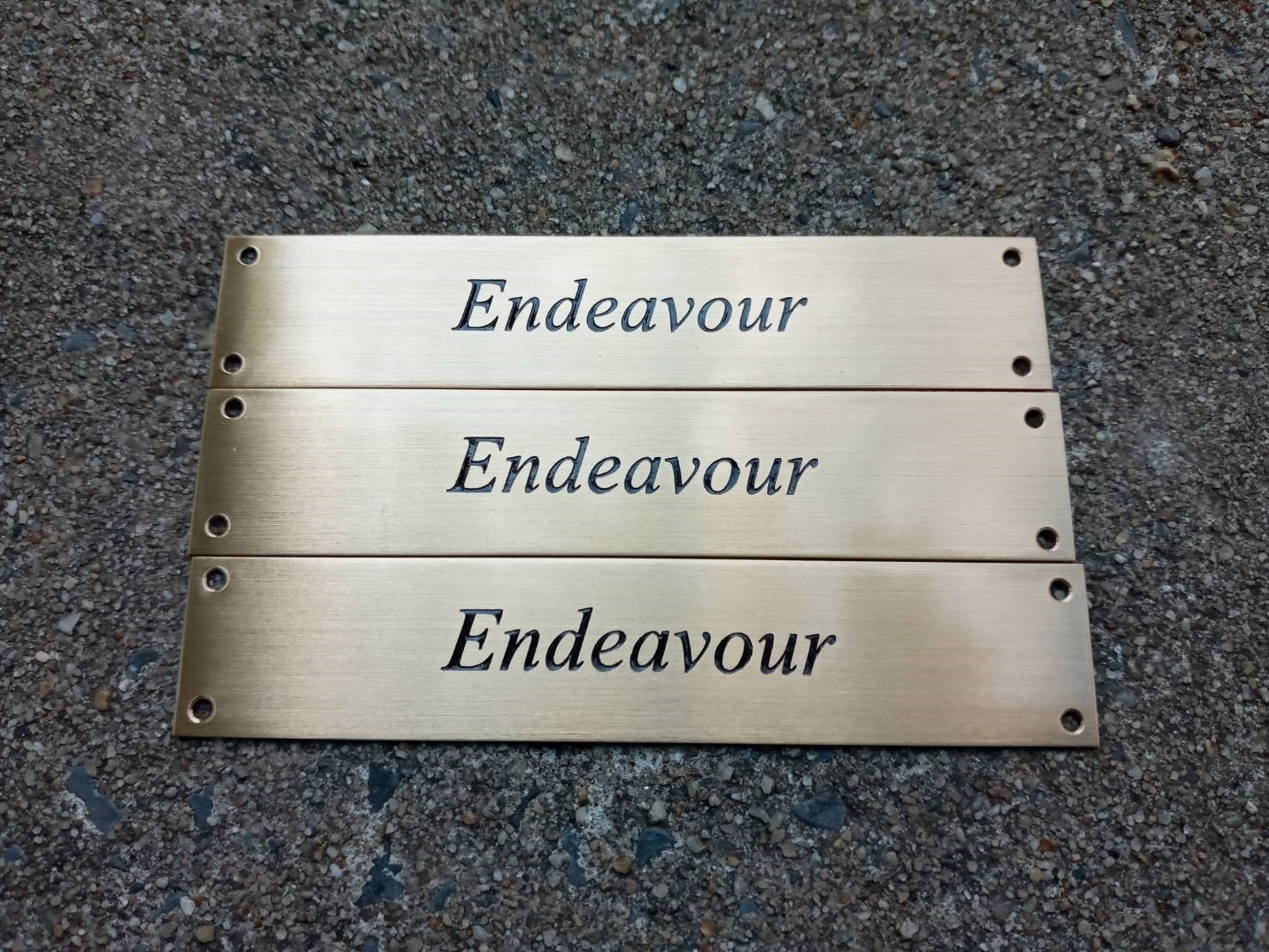 ป้ายทองเหลืองกัดกรด - Endeavour
