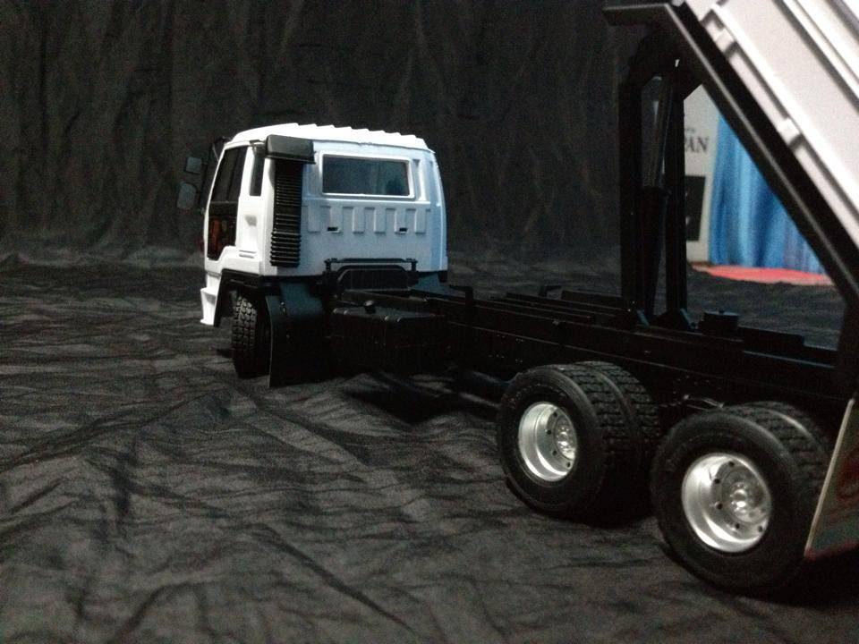 โมเดลรถบรรทุกดัมพ์สามมิตรจำลอง 1/32