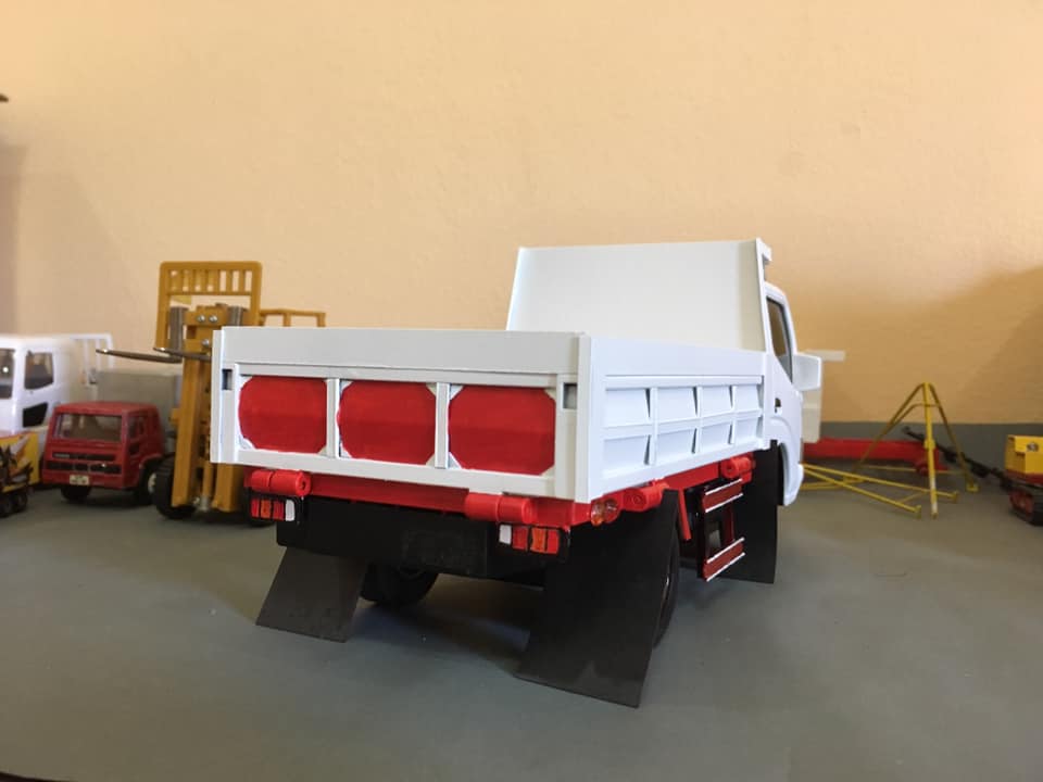 รถหกล้อดั๊มพ์จำลอง