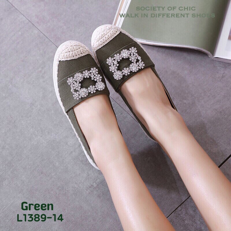 รองเท้าคัทชูสวมแต่งเพชร (สีแดง)