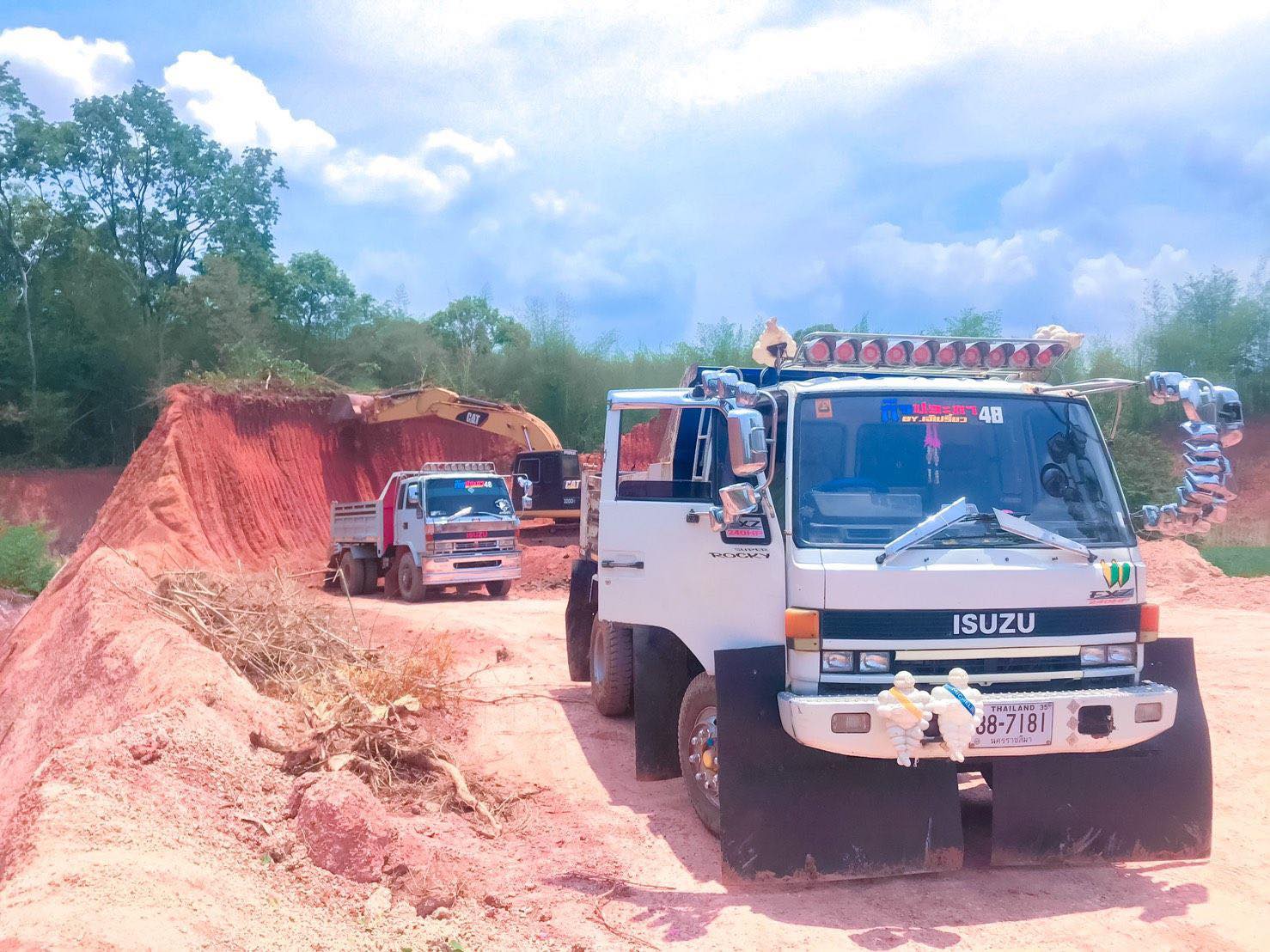 รถดั๊มพ์ 6 ล้อ อีซูสุร๊อกกี้ 1/24 พลาสติก