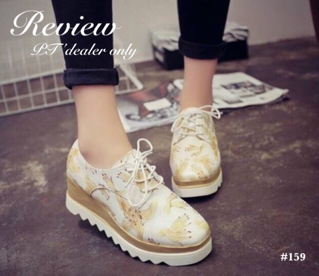 พร้อมส่ง : รองเท้าผ้าใบหนังซาฟีโน่ (สีครีม)