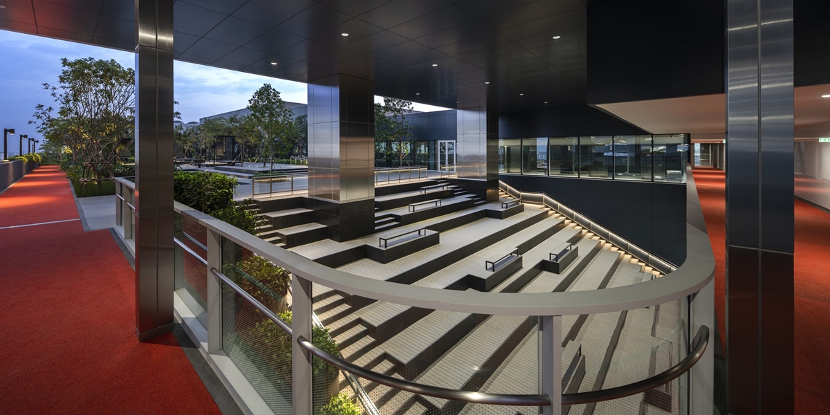 AIA East Gateway 办公楼出租空间开店,Bangna-Trad 路旁,靠近地铁黄线,Sri Iam 站,350 米。