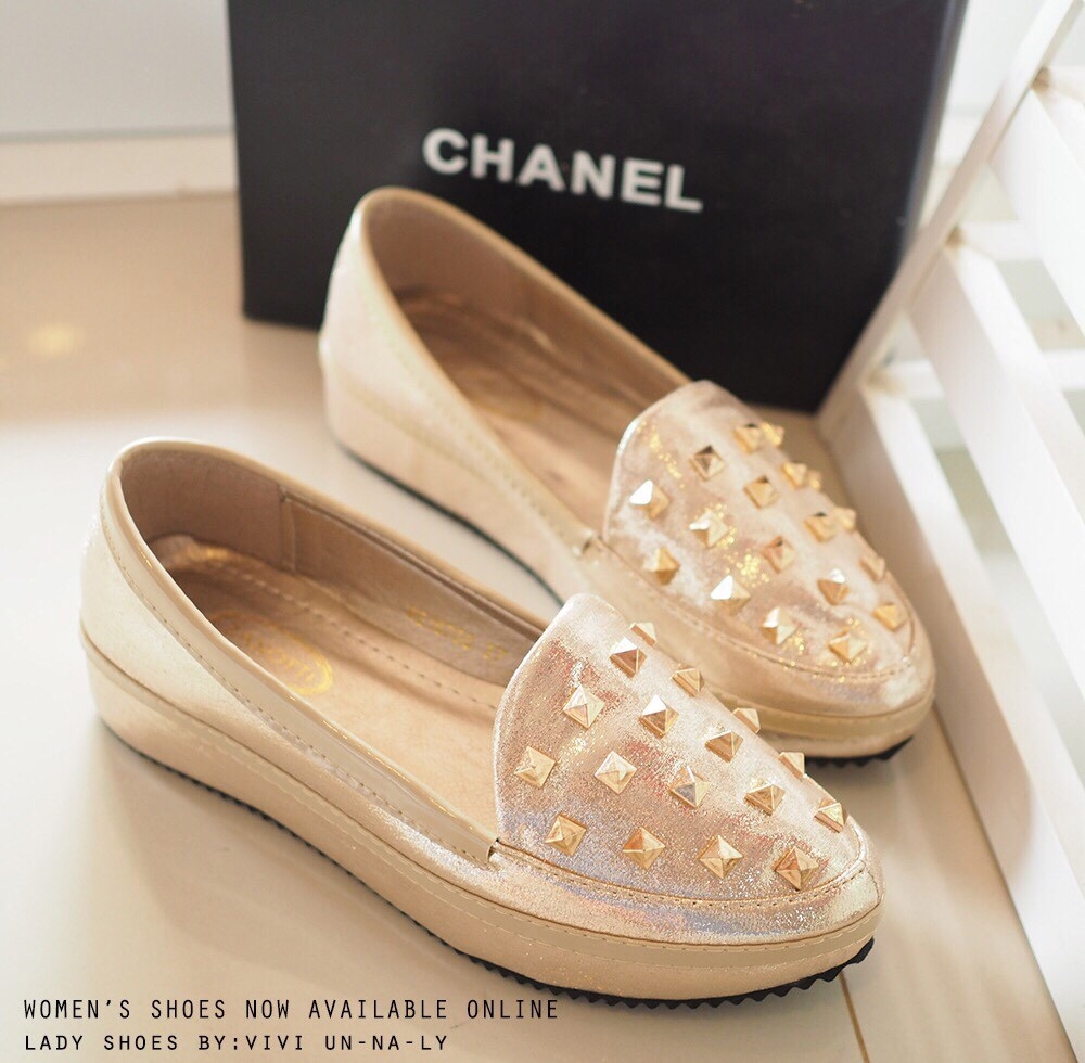 พร้อมส่ง : รองเท้าส้นขนมปังปักหุมด (สีทอง)