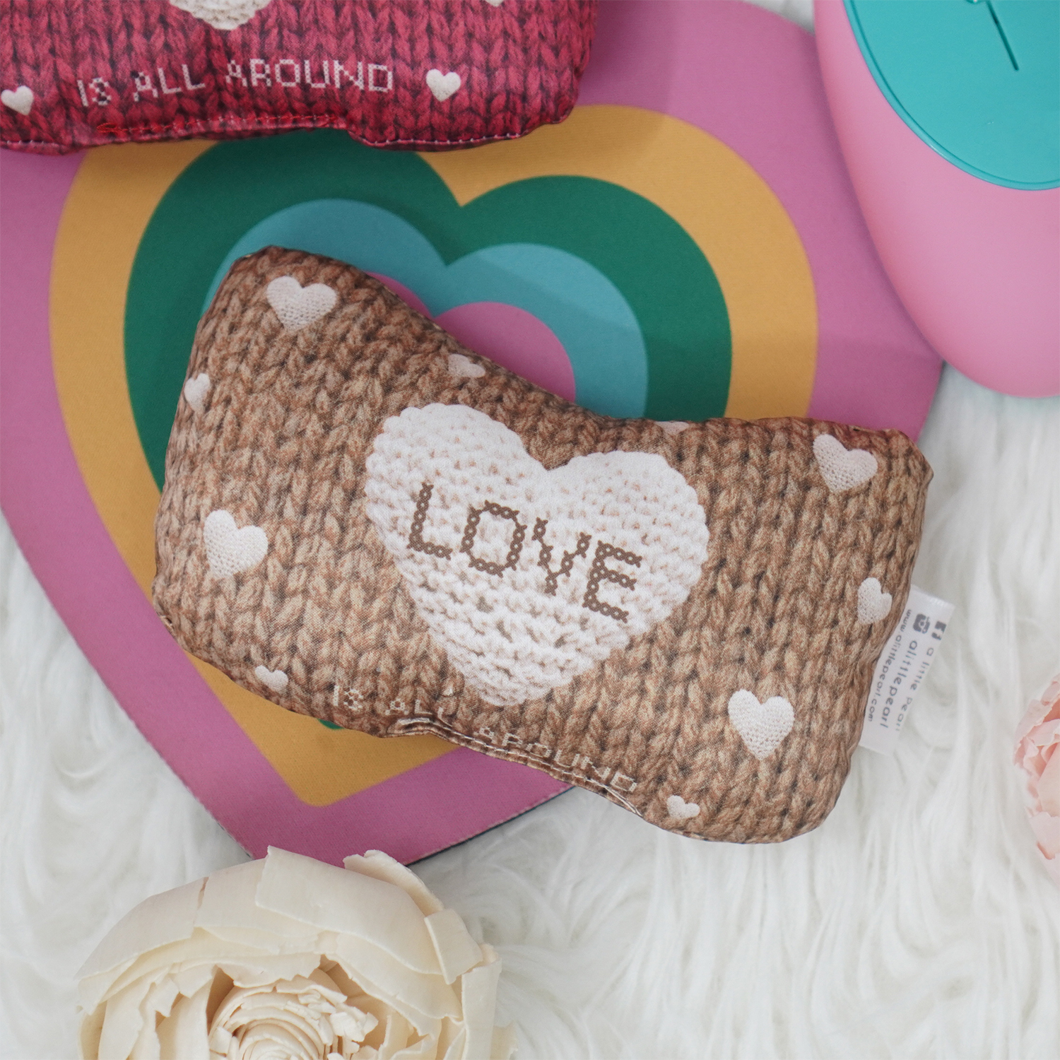 หมอนรองข้อมือ ลาย Knitted Heart - Brown