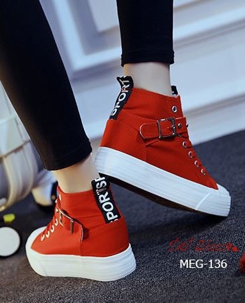 รองเท้าผ้าใบหุ้มข้อแต่งหมุด (สีแดง)