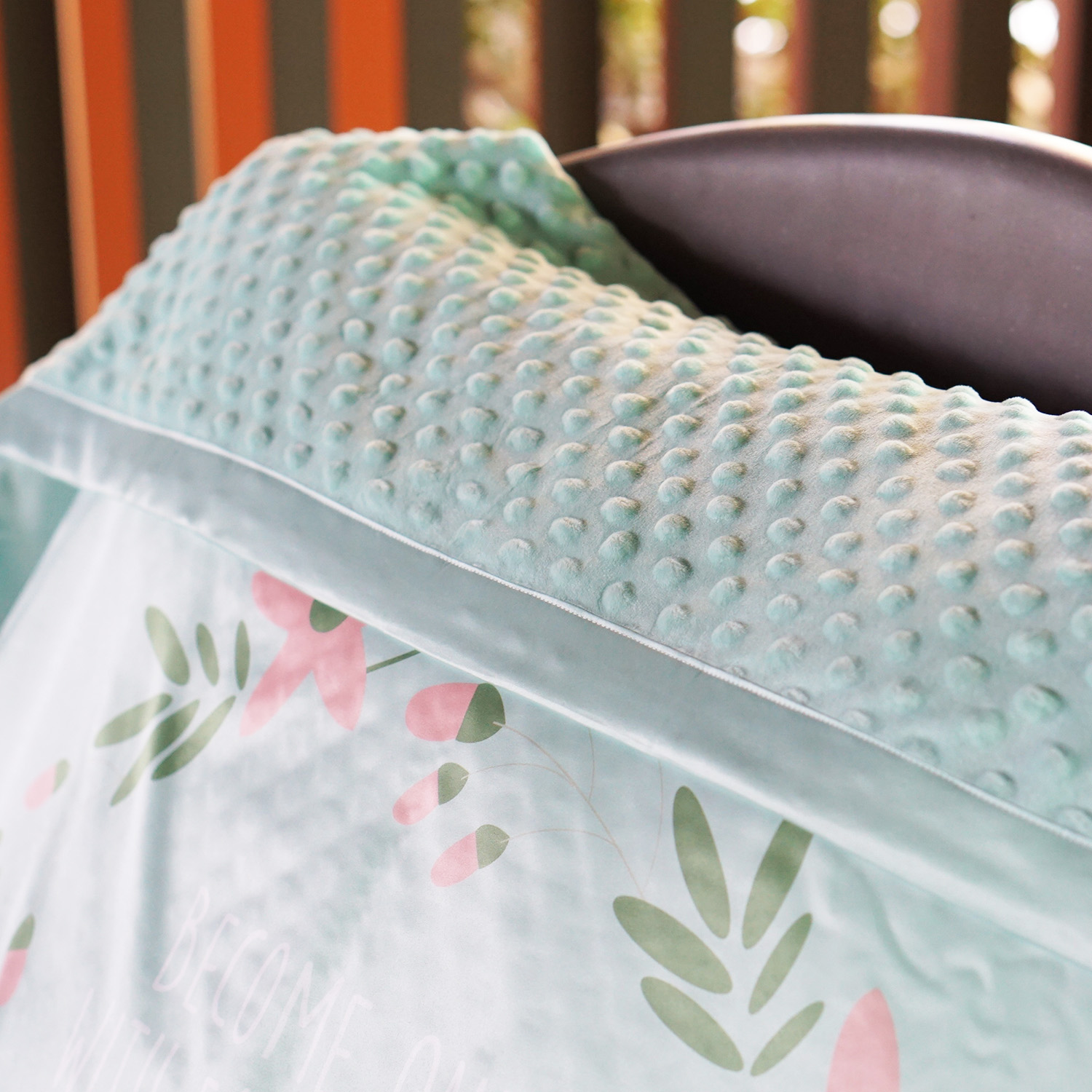 ผ้าห่มสั่งทำใส่ชื่อ Floral Frame - Mint