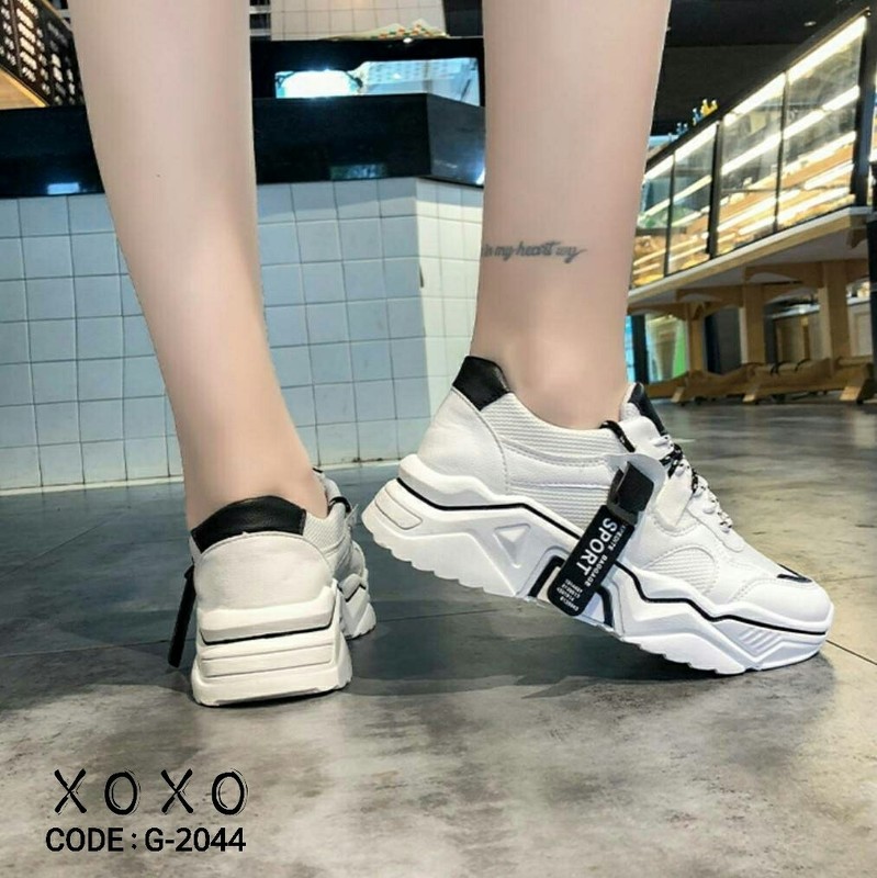 รองเท้าผ้าใย Sportแต่งป้าย (สีดำ)