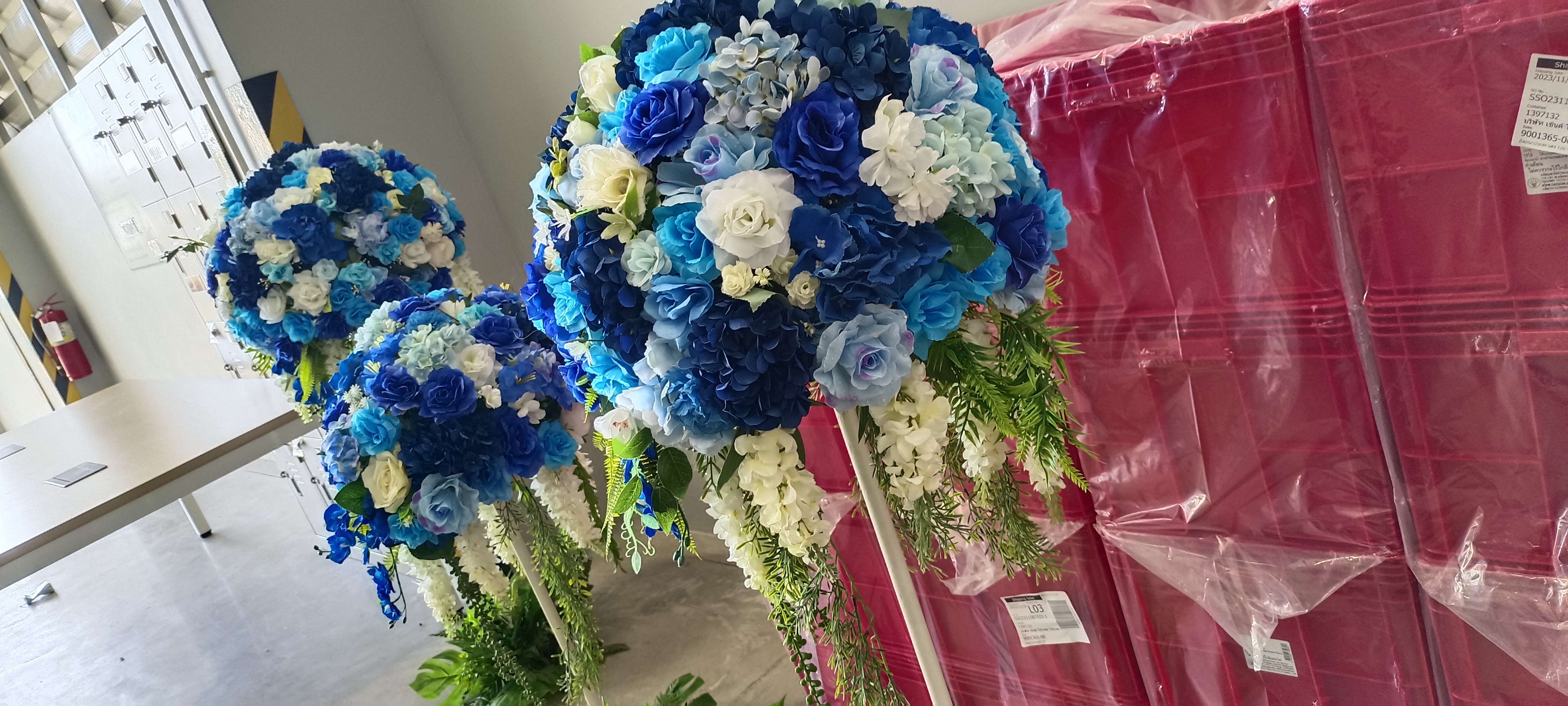 เสาตัดริบบิ้นดอกไม้ปลอม (สำหรับเช่า) RF110 - จำนวน 3 เสา (สำหรับคนตัด 2 คน)