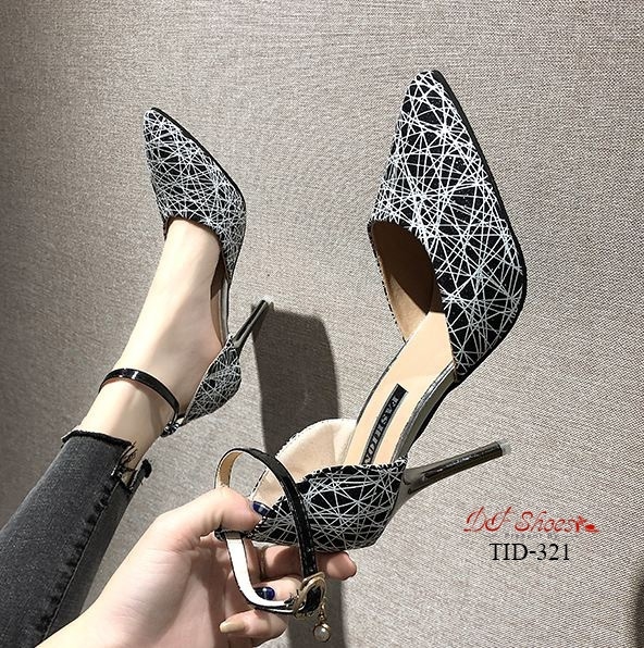 รองเท้าคัทชูส้นสูงแต่งลายเส้น (สีทอง)